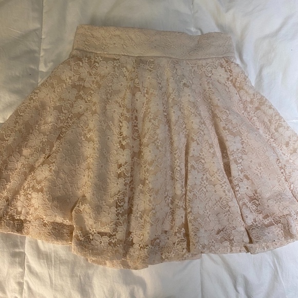 H&M Dresses & Skirts - H&M Cream Lace Mini Skirt